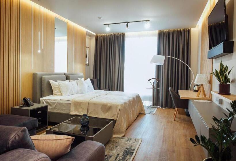 اتاق لوکس, Alice Place