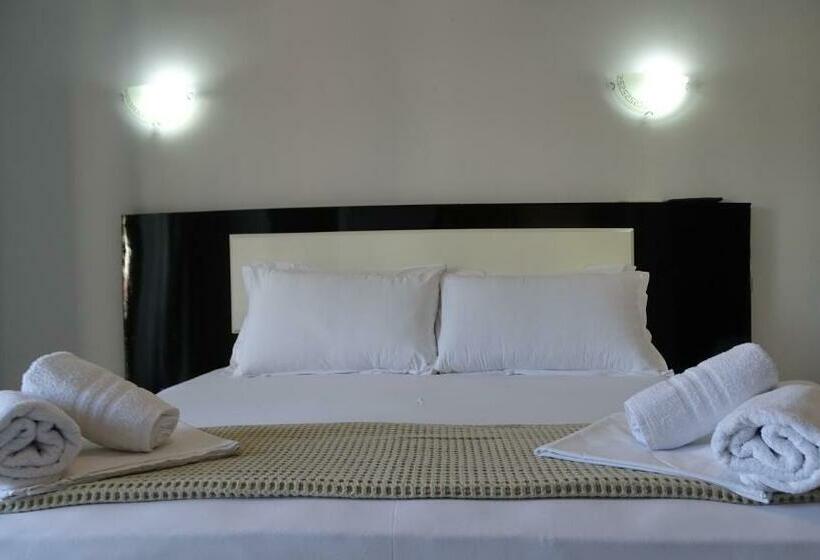 חדר משפחתי, Ardiani