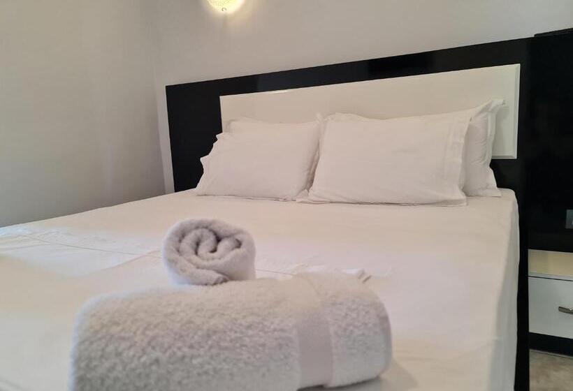 חדר משפחתי, Ardiani