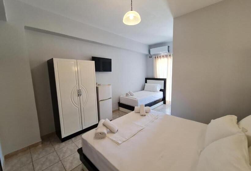 חדר קומפורט לשלושה, Ardiani