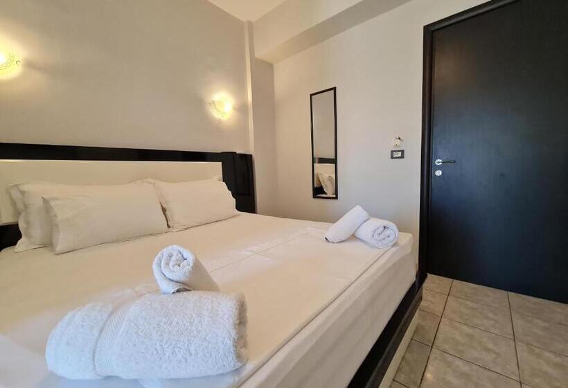 חדר קומפורט לשלושה, Ardiani