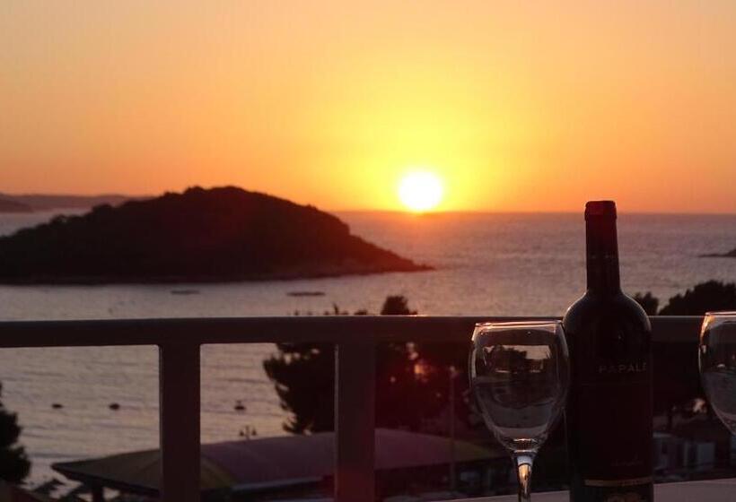 חדר דלוקס, Ardiani