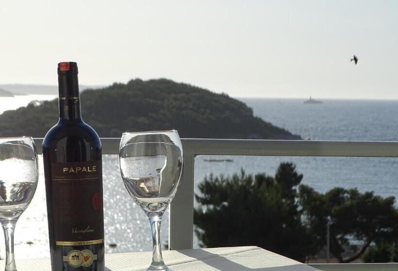 חדר דלוקס, Ardiani