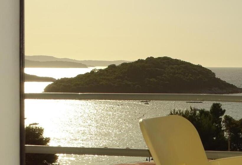 חדר דלוקס, Ardiani