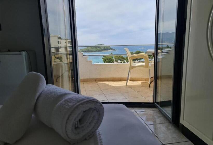 חדר דלוקס, Ardiani