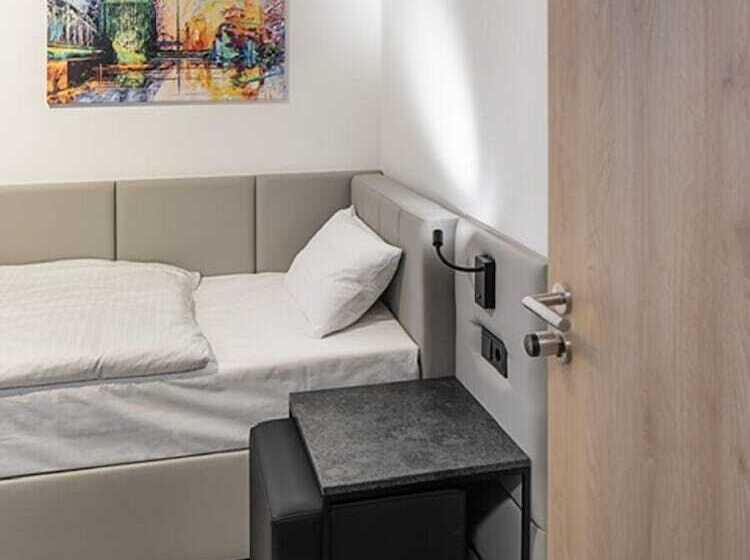 חדר סטנדרט יחיד, Home & Work