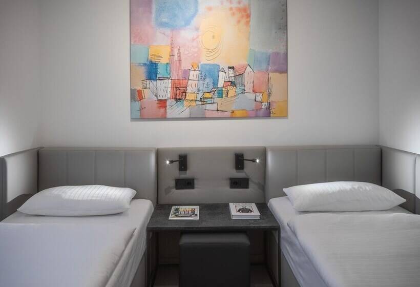 סוויטת ג'וניור, Home & Work