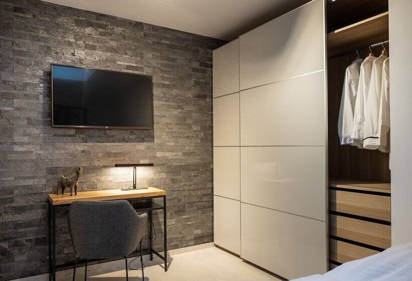 סוויטה דלוקס, Home & Work