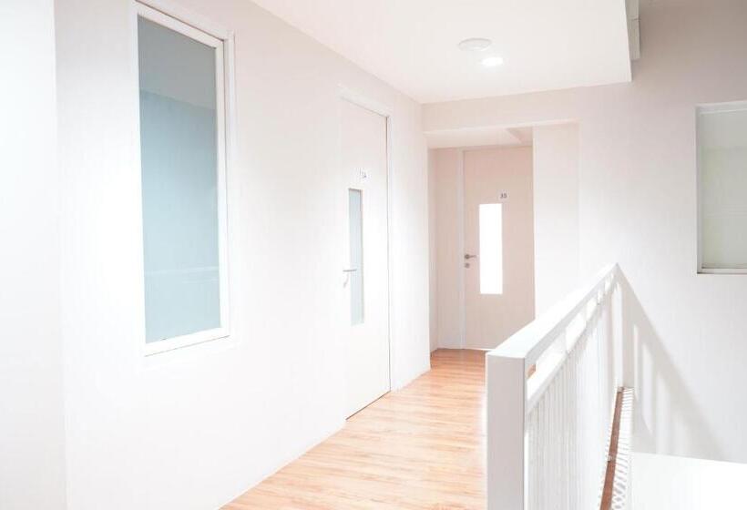 غرفة قياسية, Urooms Senayan