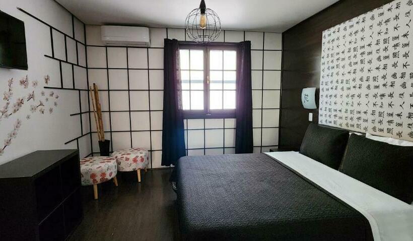 חדר דלוקס, Voila La Moneda