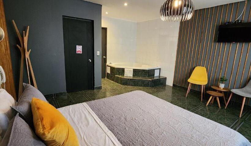 חדר סטנדרט עם ג'קוזי, Voila La Moneda