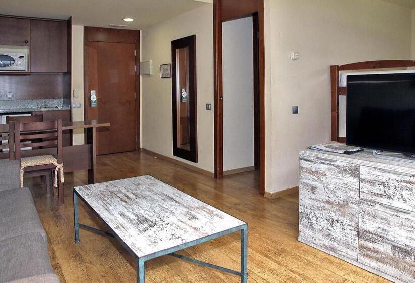 Family flat with view, Aparthotel La Vall Blanca