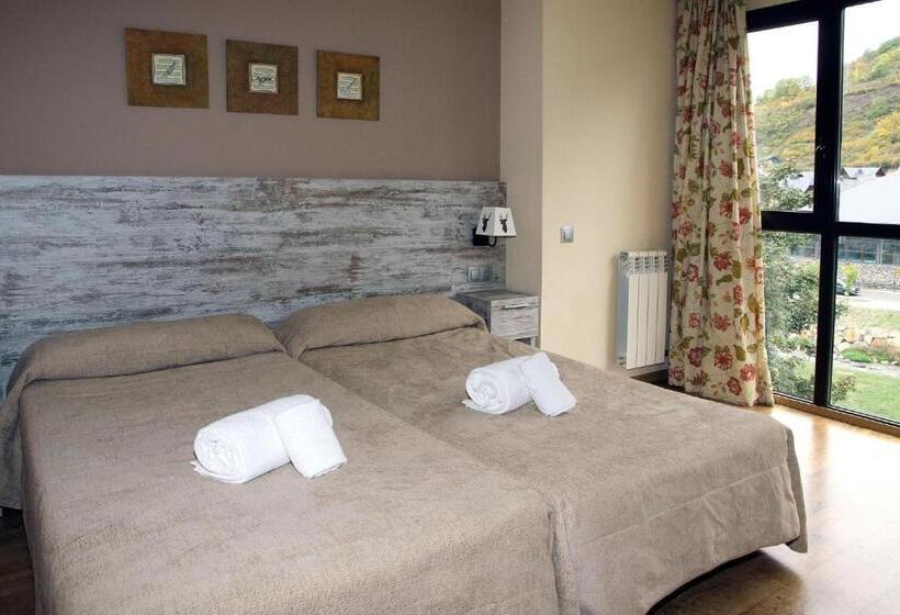 Family flat with view, Aparthotel La Vall Blanca