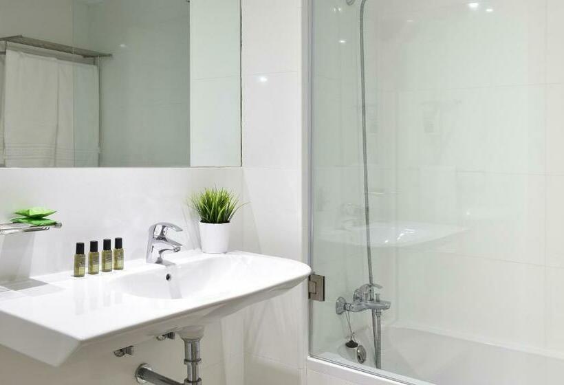 דירת חדר שינה 1 עם מרפסת ונוף לבריכה, Aqualuz Lagos by The Editory