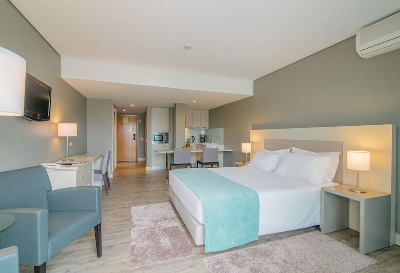 סטודיו פרמיום, Aqualuz Lagos by The Editory