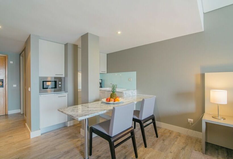 סטודיו פרמיום, Aqualuz Lagos by The Editory