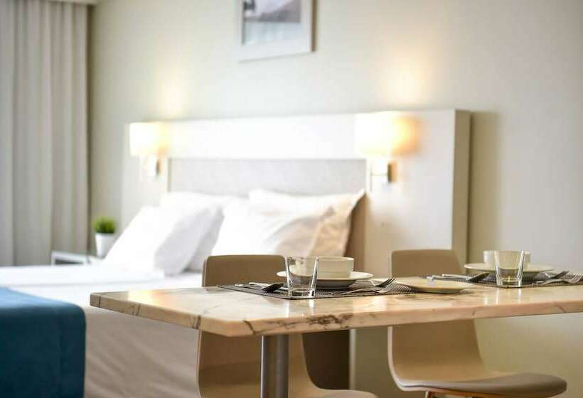 סטודיו פרמיום, Aqualuz Lagos by The Editory