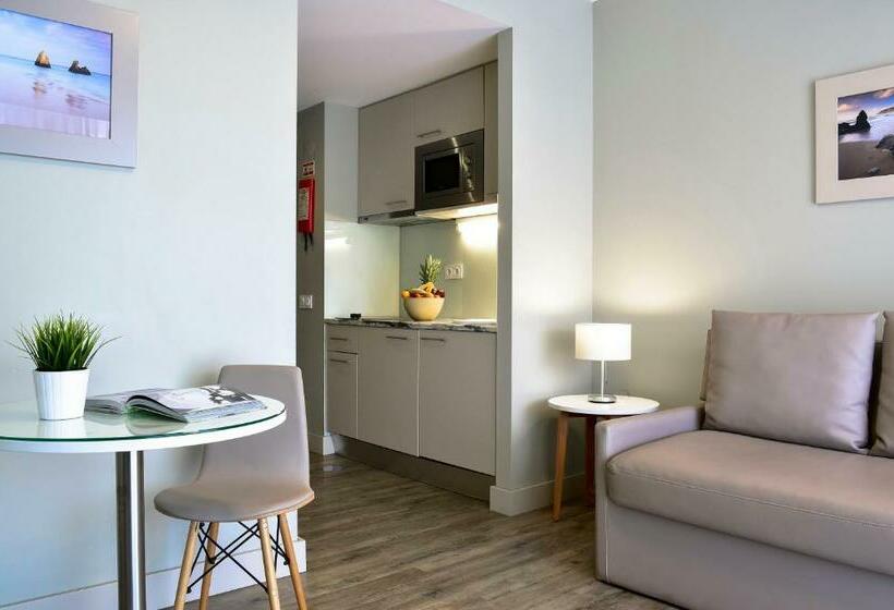 דירת חדר פרמיום עם נוף לבריכה, Aqualuz Lagos by The Editory