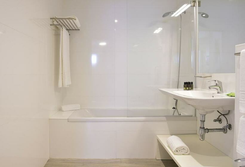 דירת חדר פרמיום עם נוף לבריכה, Aqualuz Lagos by The Editory