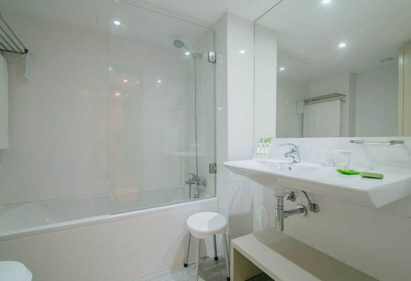 דירת חדר פרמיום עם נוף לבריכה, Aqualuz Lagos by The Editory