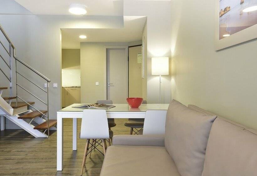 דירת חדר פרמיום, Aqualuz Lagos by The Editory