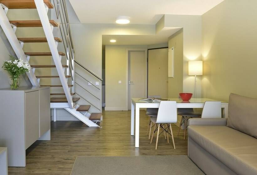 דירת חדר פרמיום, Aqualuz Lagos by The Editory