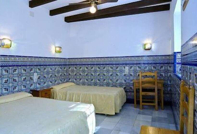 اتاق استاندارد سه نفره, Hostal Lis