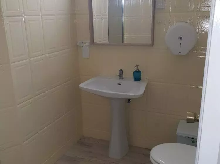 اتاق استاندارد چهارنفره با سرویس بهداشتی مشترک, Málaga Inn