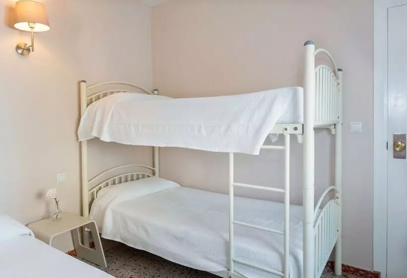 اتاق استاندارد چهارنفره با سرویس بهداشتی مشترک, Málaga Inn