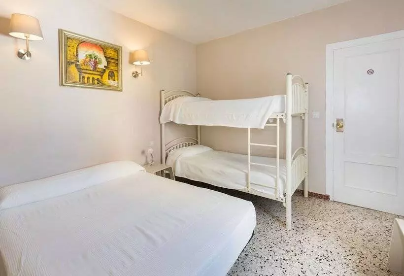 اتاق استاندارد چهارنفره با سرویس بهداشتی مشترک, Málaga Inn