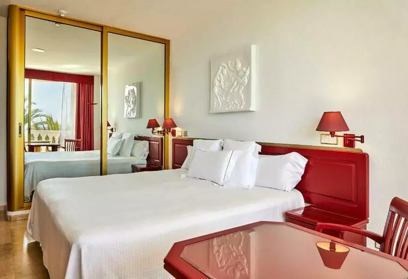 اتاق استاندارد با چشم‌انداز استخر, Cleopatra Palace