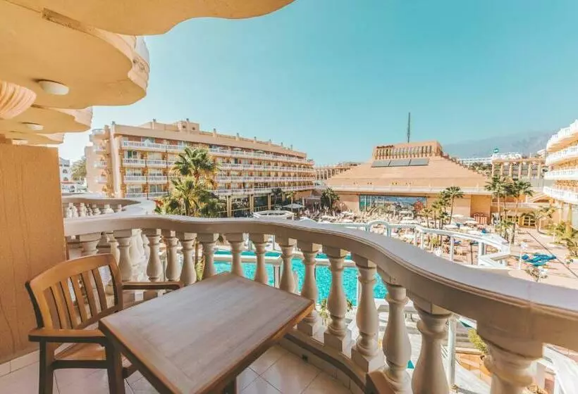 اتاق استاندارد با چشم‌انداز استخر, Cleopatra Palace