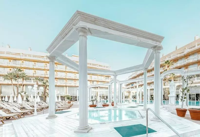اتاق استاندارد با چشم‌انداز استخر, Cleopatra Palace