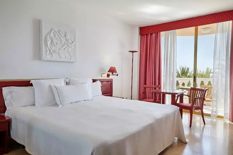 اتاق استاندارد با چشم‌انداز استخر, Cleopatra Palace
