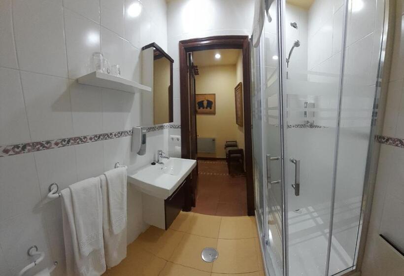 غرفة سوبيريور ثلاثية, El Tejo De Comillas