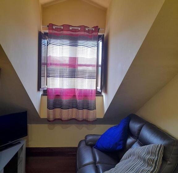 غرفة سوبيريور ثلاثية, El Tejo De Comillas