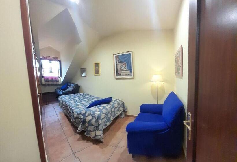 غرفة سوبيريور ثلاثية, El Tejo De Comillas