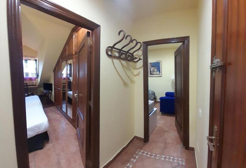 غرفة سوبيريور ثلاثية, El Tejo De Comillas