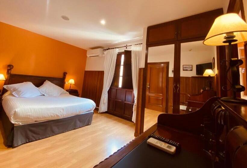 غرفة قياسية مزوَّدة بشُرفة, El Tejo De Comillas