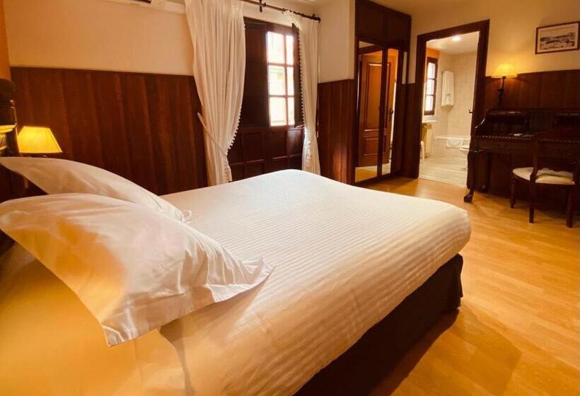 Quarto Estandar com Sacada, El Tejo De Comillas