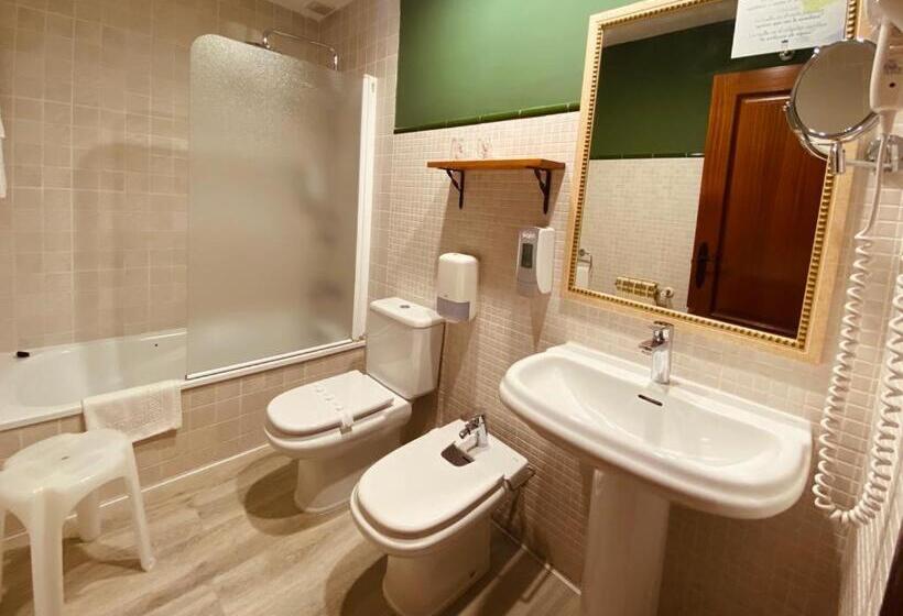 غرفة قياسية مزوَّدة بتراس, El Tejo De Comillas