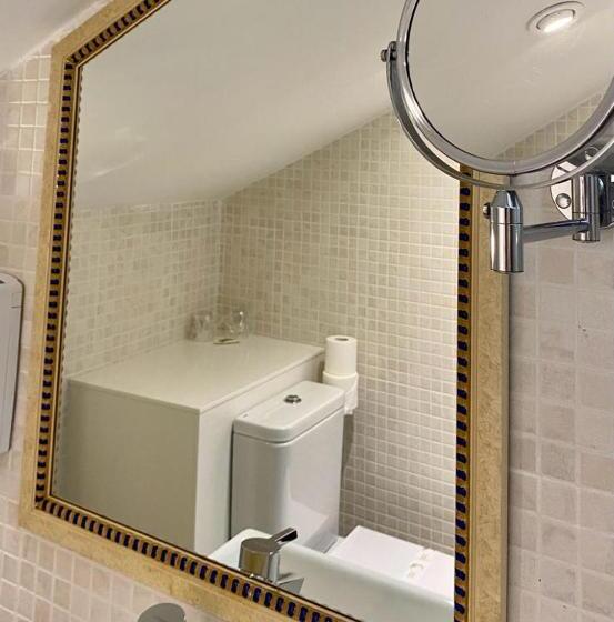 غرفة إقتصادية, El Tejo De Comillas