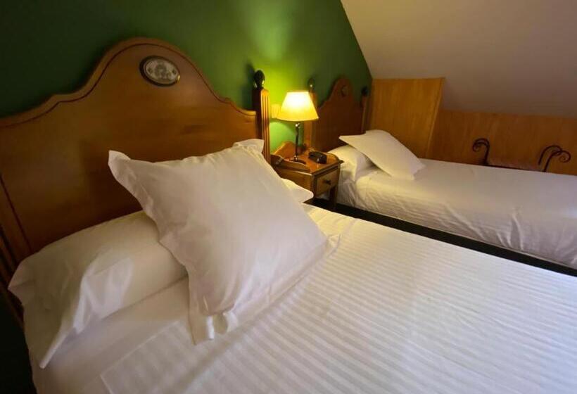 غرفة إقتصادية, El Tejo De Comillas