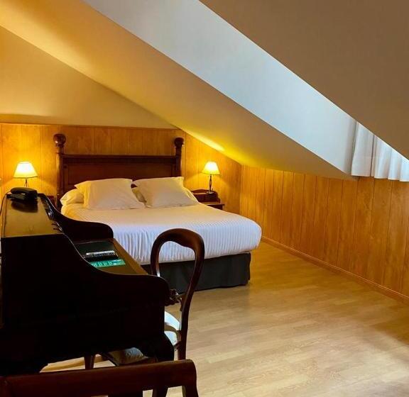 غرفة إقتصادية, El Tejo De Comillas