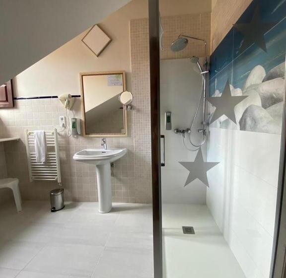 غرفة إقتصادية, El Tejo De Comillas