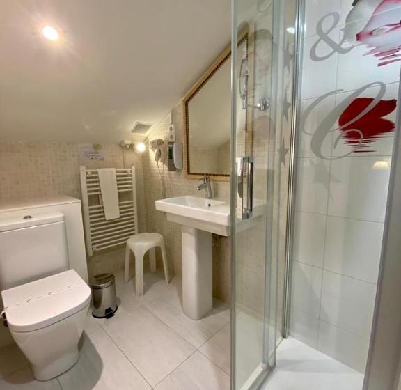 غرفة قياسية ثلاثية, El Tejo De Comillas