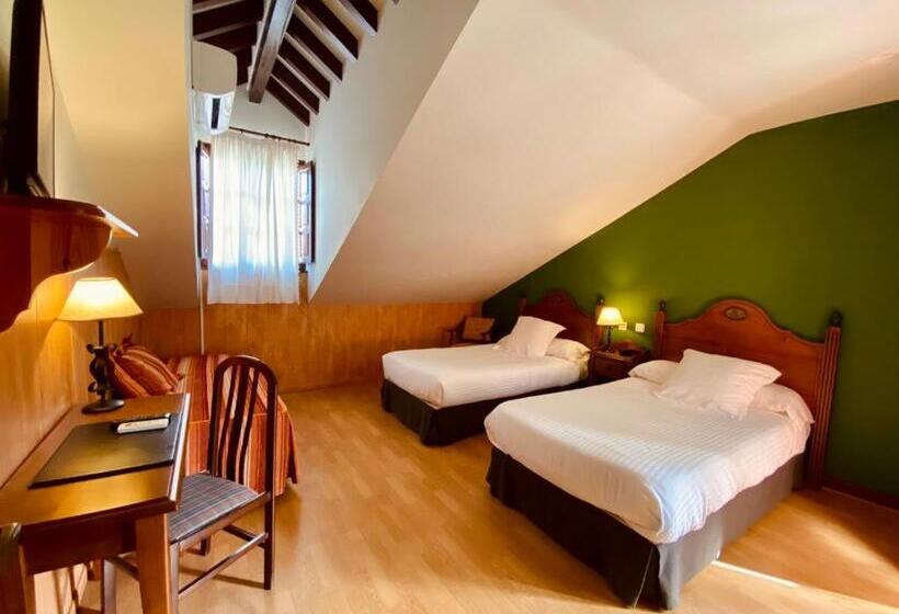 غرفة إقتصادية, El Tejo De Comillas