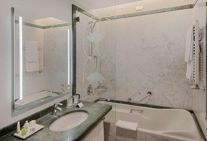 Номер Стандарт Трехместный, NH Lecco Pontevecchio