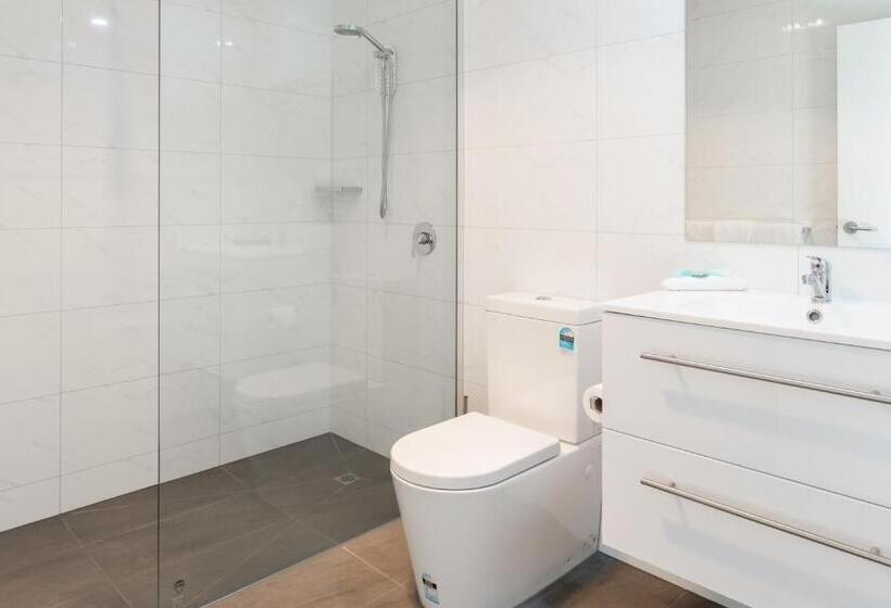 إستوديو سوبيريور, Mayfair Plaza Motel And Apartments