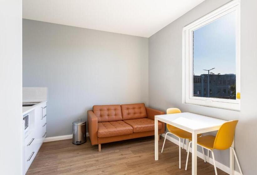 إستوديو سوبيريور, Mayfair Plaza Motel And Apartments